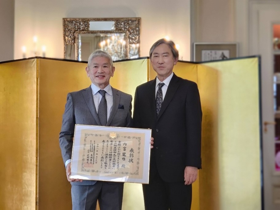 写真（表彰式）